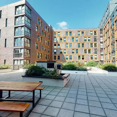For Students Only Private Bedrooms With Shared Kitchen And Studios At Iq Haywood House In London